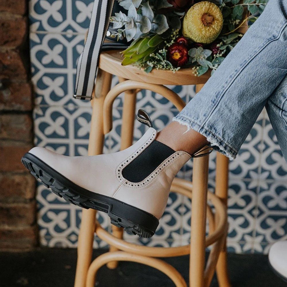 Blundstone Women's Light Tan and Black Ankle Boots